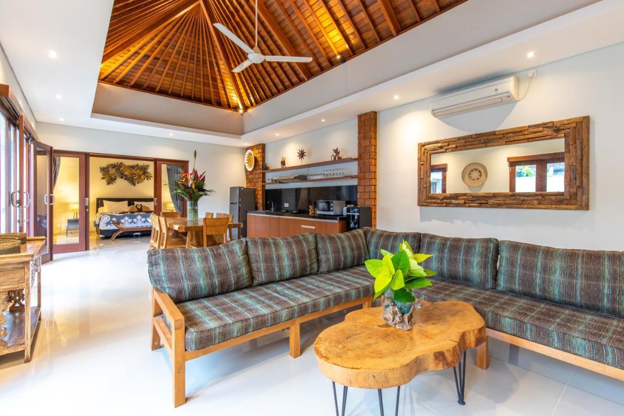 Kamboja Premium Walk To Double Six - Enclosed Living With Ac Villa