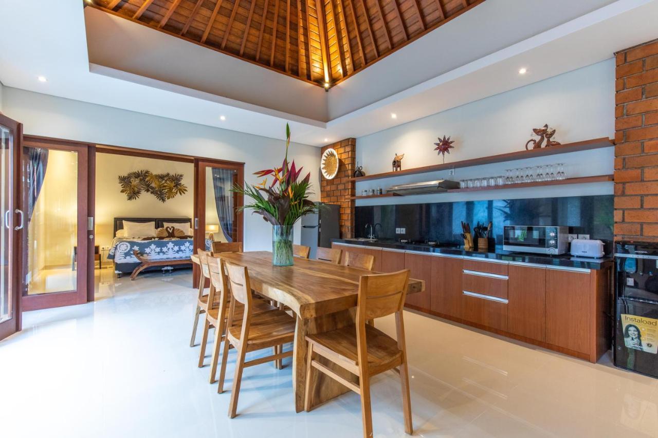 Villa Kamboja Premium Walk To Double Six - Enclosed Living With Ac