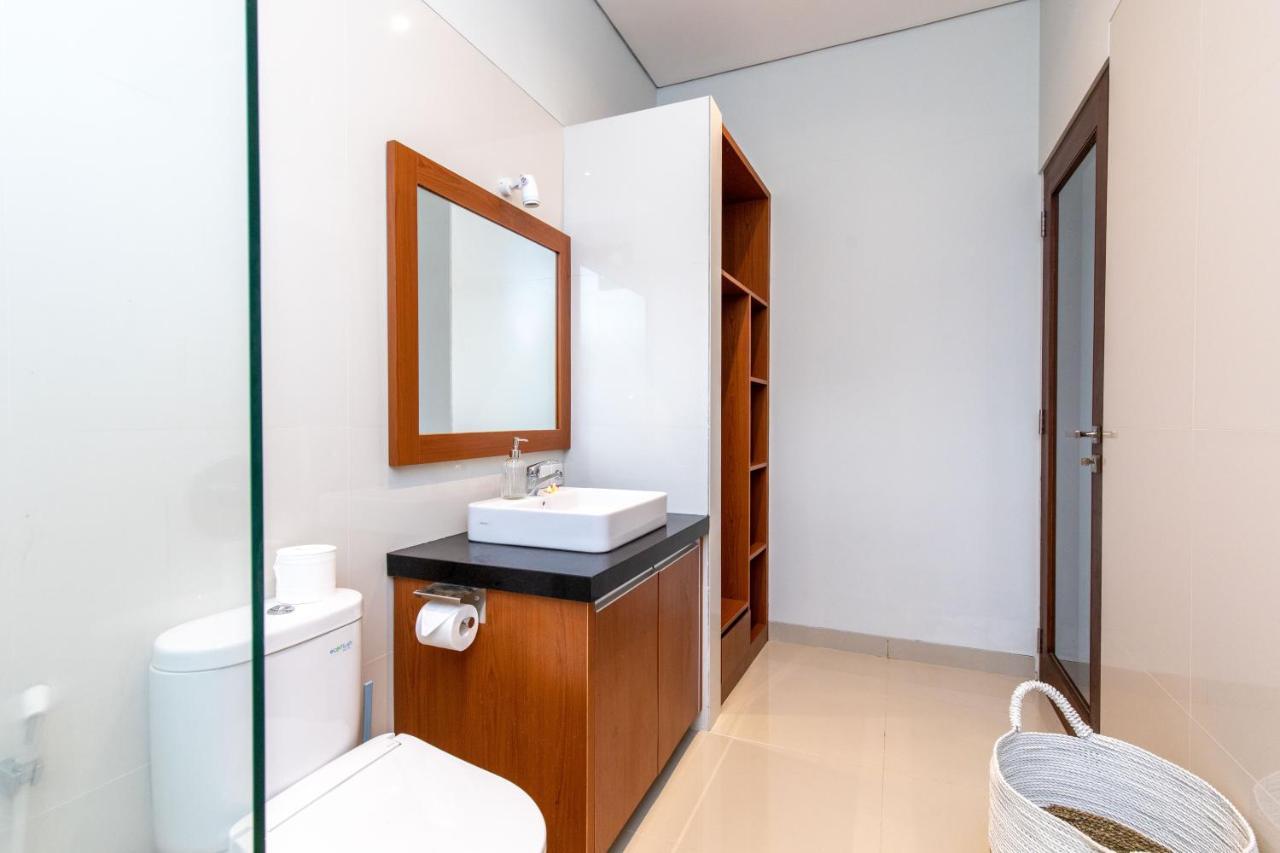 Kamboja Premium Walk To Double Six - Enclosed Living With Ac Villa