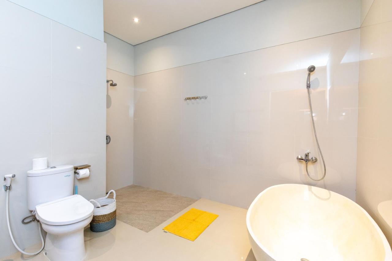 Kamboja Premium Walk To Double Six - Enclosed Living With Ac Villa *