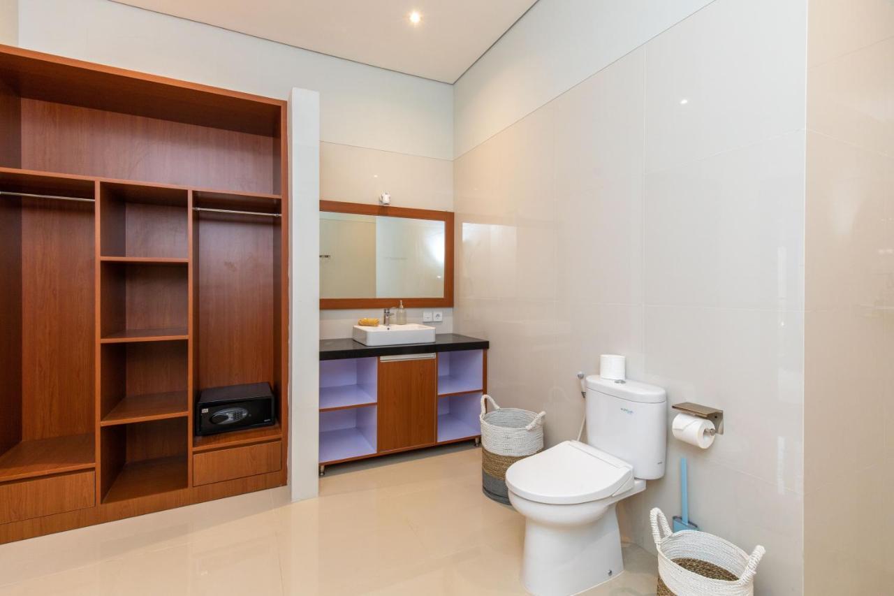 Villa Kamboja Premium Walk To Double Six - Enclosed Living With Ac *